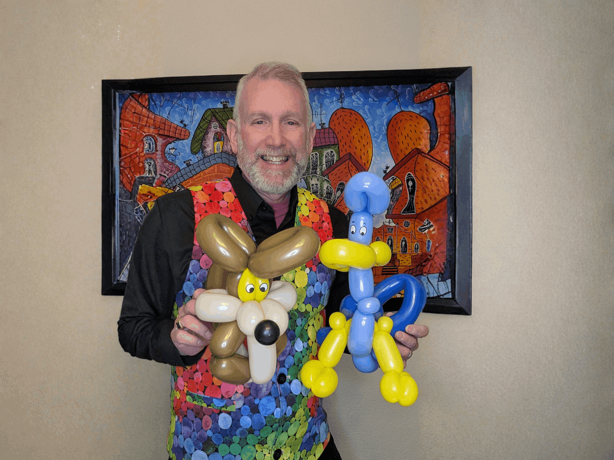 Forest Phil Balloon Twister Hamilton Ontario Passing Balloon Animals to kids