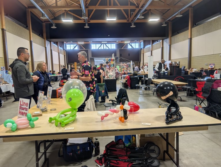 Phil the Balloon Guy twisting balloons at vendor fair in Ancaster Ontario